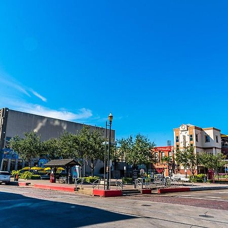 غالفيستون، تكساس Blue Skies Ahead Quick Walk Into Town And Beach المظهر الخارجي الصورة