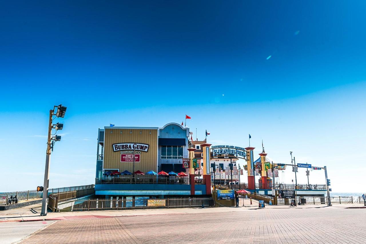 غالفيستون، تكساس Blue Skies Ahead Quick Walk Into Town And Beach المظهر الخارجي الصورة